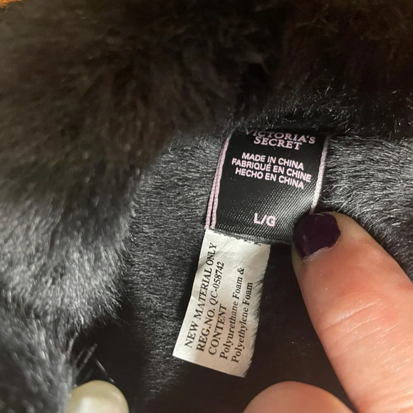 Victoria’s Secret Women’s Slippers Black Slides Faux Fur Pearl Accent Large 9/10 - Picture 7 of 8